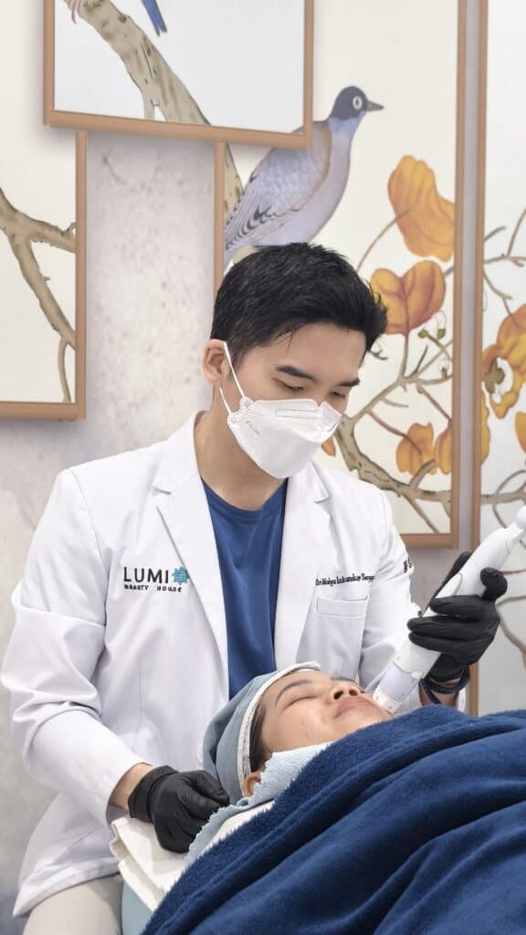 Perawatan wajah profesional di Lumious Beauty House, klinik kecantikan terpercaya.